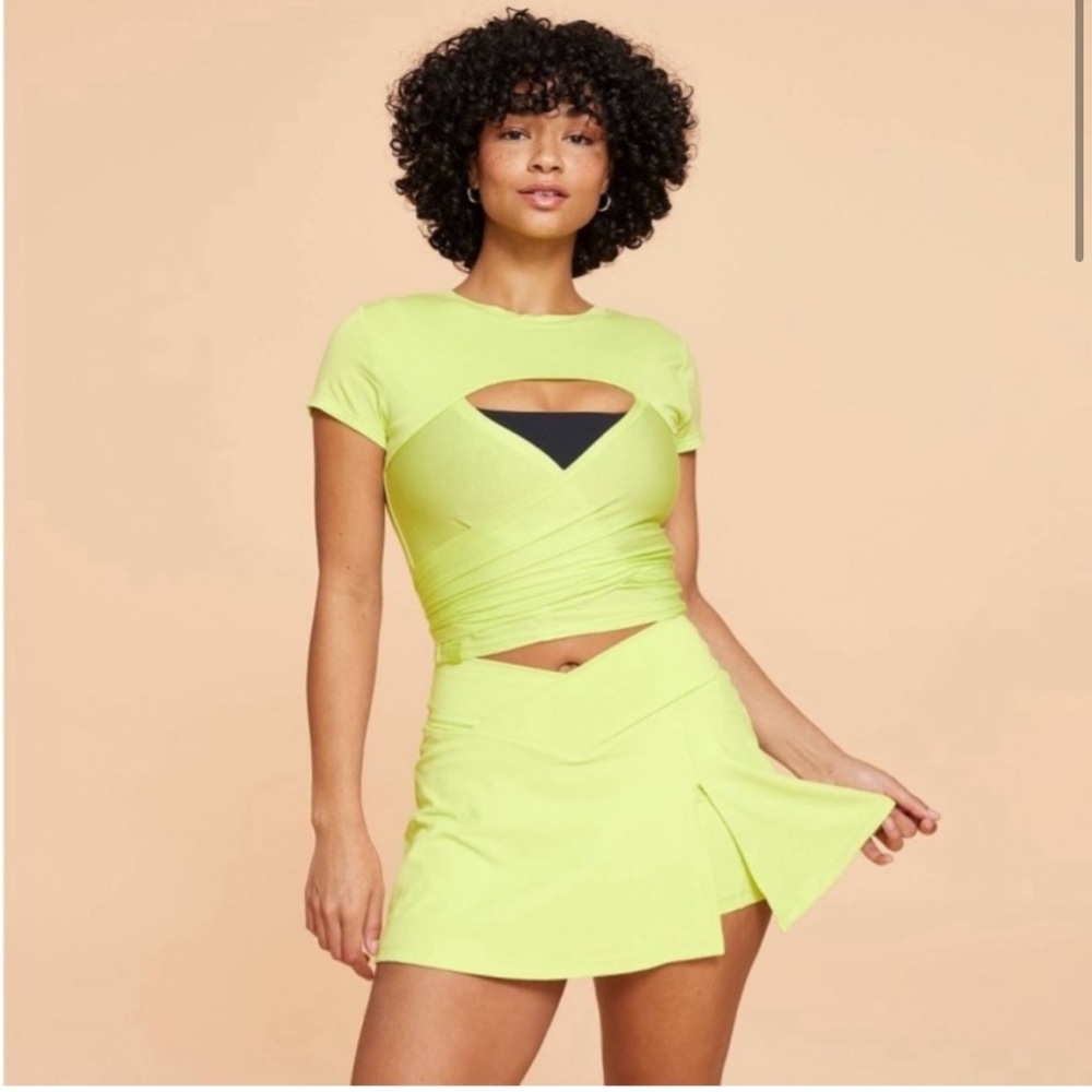 WOMEN’S REVERSIBLE BOW BACK SHORT SLEEVE TOP - BLOGILATES, LIME GREEN L